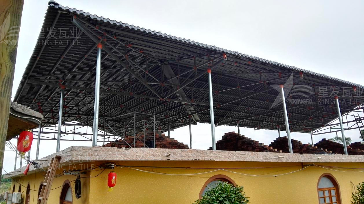 “鋼結(jié)構(gòu)+合成樹脂瓦”屋面建筑體系已被普遍應(yīng)用，促進行業(yè)發(fā)展