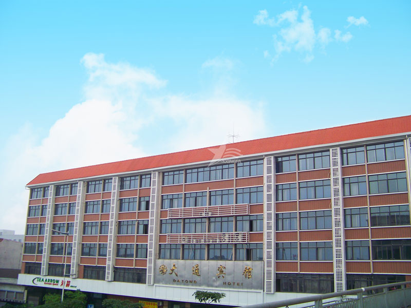 合成樹(shù)脂瓦：輕材質(zhì)高性能，助力屋面建材市場(chǎng)持續(xù)發(fā)展